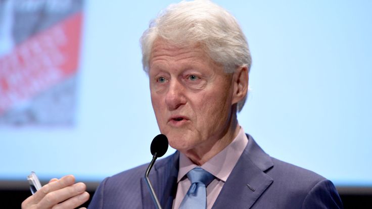 Bill Clinton prend la parole lors du cinquième sommet annuel de la philanthropie Town & Country, le 9 mai 2018 à New York.