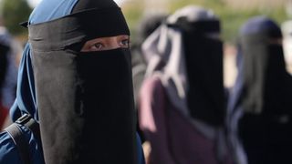 Burka ban protester Sabina "srcset =" https://e3.365dm.com/18/08/320x180/skynews-burka-denmark-sabina_4386608.jpg?20180811023830 320w, https://e3.365dm.com/18/08 /640x380/skynews-burka-denmark-sabina_4386608.jpg?20180811023830 640w, https://e3.365dm.com/18/08/736x414/skynews-burka-denmark-sabina_4386608.jpg?20180811023830 736w, https: // e3 .365dm.com / 18/08 / 992x558 / skynews-burka-denmark-sabina_4386608.jpg? 20180811023830 992w, https://e3.365dm.com/18/08/1096x616/skynews-burka-denmark-sabina_4386608.jpg? 20180811023830 1096w, https://e3.365dm.com/18/08/1600x900/skynews-burka-denmark-sabina_4386608.jpg?20180811023830 1600w, https://e3.365dm.com/18/08/1920x1080/skynews- burka-denmark-sabina_4386608.jpg? 20180811023830 1920w, https://e3.365dm.com/18/08/2048x1152/skynews-burka-denmark-sabina_4386608.jpg?20180811023830 2048w "size =" (min-width: 900px) 992px, 100vw