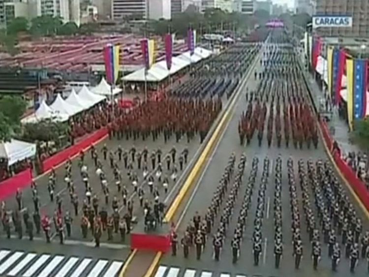 Des centaines de soldats se sont alignés pour écouter le discours de Nicolas Maduro sur l'économie