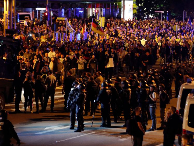 Le mouvement d'extrême droite PEGIDA a appelé à un deuxième jour de manifestations à Chemnitz
