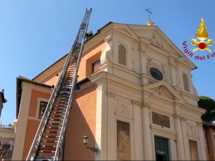 L'église est construite sur une ancienne prison où l'on dit que saint Pierre a été détenu