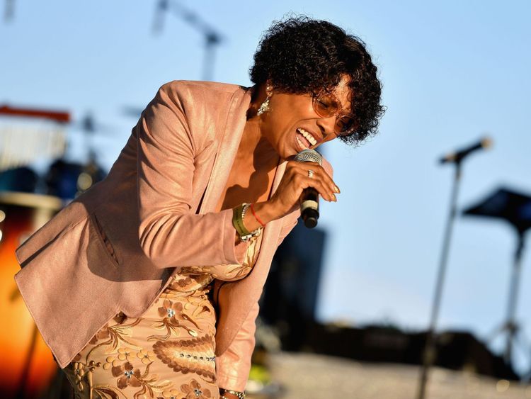 Dee Dee Bridgewater se produit dans le cadre de l'hommage rendu par A People à la reine.