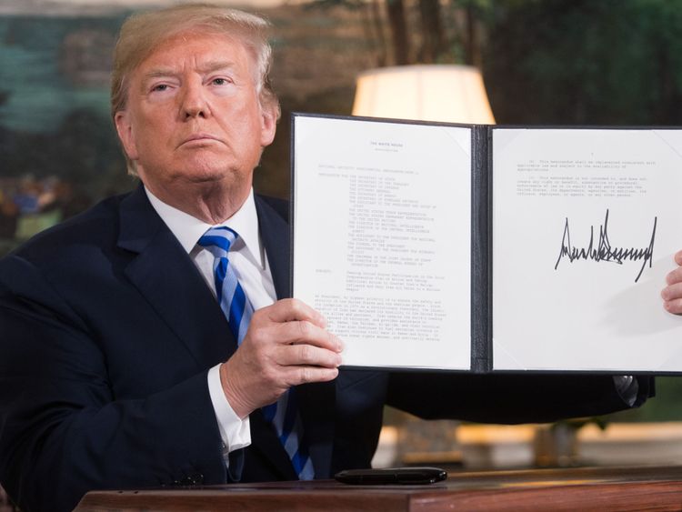 Donald Trump a signé un document en mai rétablissant les sanctions contre l'Iran