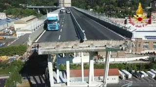 Les opérations de sauvetage et de récupération étaient en cours à Gênes après qu'au moins 39 personnes soient mortes lors de l'effondrement d'un pont d'autoroute "srcset =" https://e3.365dm.com/18/08/320x180/skynews-genoa-bridge_4390922.jpg?20180815153558 320w, https://e3.365dm.com/18/08/640x380/skynews-genoa-bridge_4390922.jpg?20180815153558 640w, https://e3.365dm.com/18/08/736x414/skynews-genoa-bridge_4390922.jpg ? 20180815153558 736w, https://e3.365dm.com/18/08/992x558/skynews-genoa-bridge_4390922.jpg?20180815153558 992w, https://e3.365dm.com/18/08/1096x616/skynews-genoa -bridge_4390922.jpg? 20180815153558 1096w, https://e3.365dm.com/18/08/1600x900/skynews-genoa-bridge_4390922.jpg?20180815153558 1600w, https://e3.365dm.com/18/08/1920x1080 /skynews-genoa-bridge_4390922.jpg?20180815153558 1920w, https://e3.365dm.com/18/08/2048x1152/skynews-genoa-bridge_4390922.jpg?20180815153558 2048w "size =" (min-width: 900px) 992px , 100vw