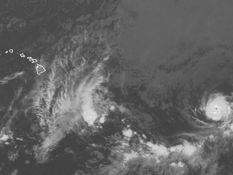 L'ouragan Hector traverse le Pacifique, peut-être vers Hawaii