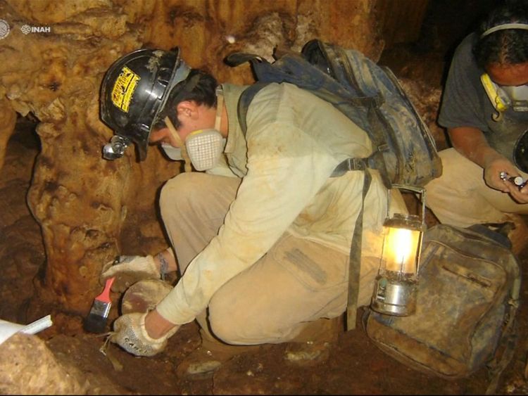 Les archéologues mexicains trouvent que les plus vieux restes mayas sont dans la grotte. Pic: INAH