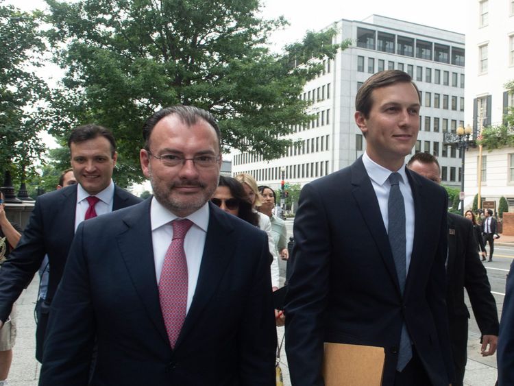 Le ministre mexicain des Affaires étrangères, Luis Videgaray, et Jared Kushner avant l'annonce