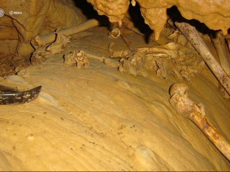 Les archéologues mexicains trouvent que les plus vieux restes mayas sont dans la grotte. Pic: INAH