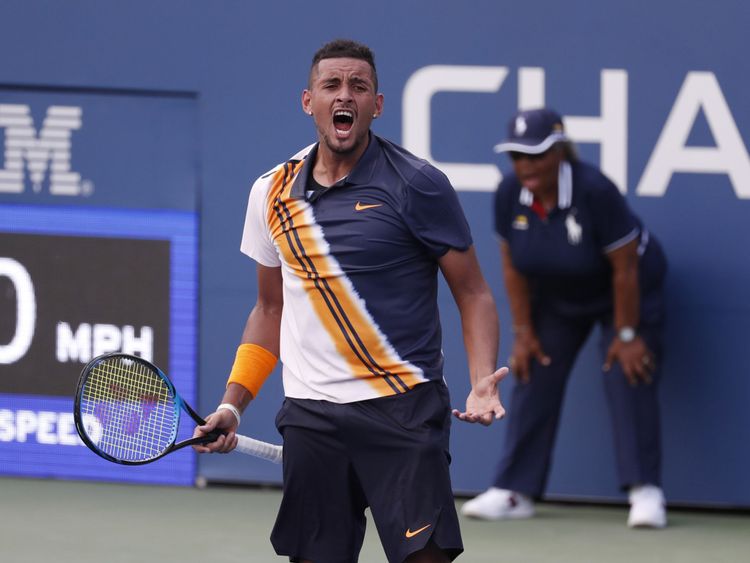 30 août 2018; New York, NY, États-Unis; Nick Kyrgios, d’Autriche, célèbre son point de match contre le Français Pierre-Hugues Herbert dans un match du deuxième tour du tournoi de tennis US Open de 2018 au Centre national de tennis USTA Billie Jean King. Crédit obligatoire: Jerry Lai-USA TODAY Sports