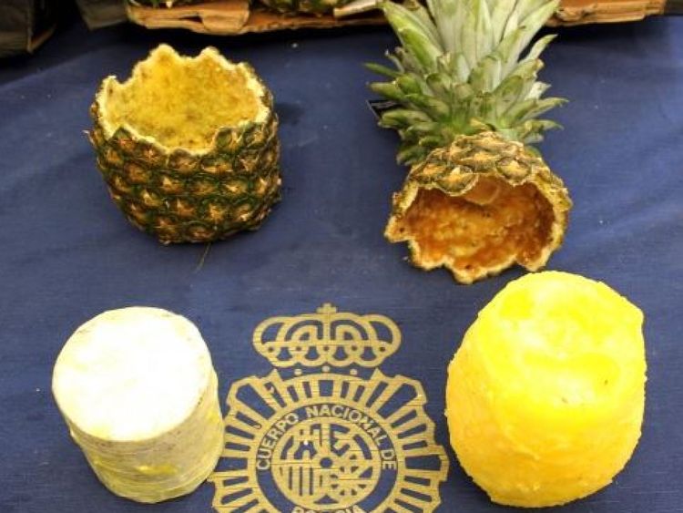 Le trait de 67 kg a été trouvé dans des dizaines d'ananas évidés. Pic: Policia Nacional
