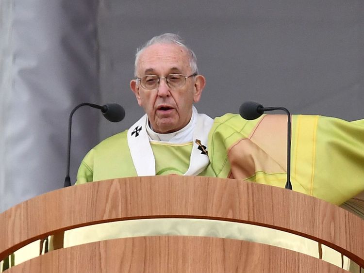 Le pape François dirige la messe à Phoenix Park à Dublin le 26 août 2018, lors de sa visite en Irlande pour assister à la réunion mondiale des familles 2018. (Photo de Ben STANSALL / AFP) (Le crédit photo devrait se lire BEN STANSALL / AFP / Getty Images)