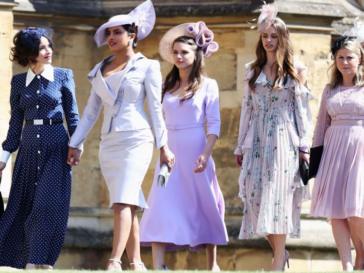 Priyanka Chopra (deuxième à gauche) arrivant pour le mariage de Meghan Markle et Prince Harry à Windsor 