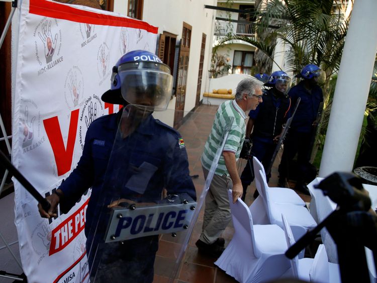 Police anti-émeute à Harare