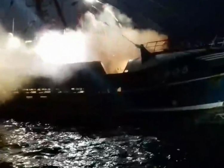 Des bombes à fumée auraient été lancées sur des navires anglais et écossais