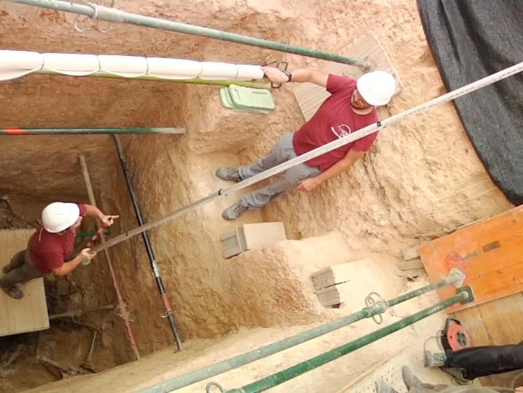 Les archéologues légistes de l’est de l’Espagne ont déterré les restes de quelques-unes des 100 personnes qui auraient été exécutées par le régime franquiste près de Valence à la fin de la guerre civile en Espagne, il ya huit décennies. - APTN