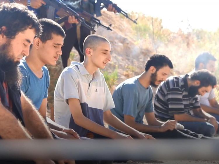 Le HTS a tué ces hommes, les accusant d'être des bombardiers de l'EI

