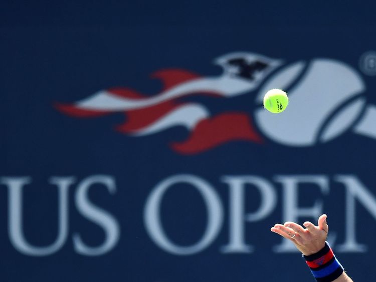 Tomas Berdych, de la République tchèque, joue le ballon avec Ryan Harrison, des É.-U., le 30 août 2017, lors de leur match de simple US Open Men au Centre national de tennis USTA Billie Jean King, à New York. / AFP PHOTO / Jewel SAMAD (Crédit photo devrait lire JEWEL SAMAD / AFP / Getty Images)
