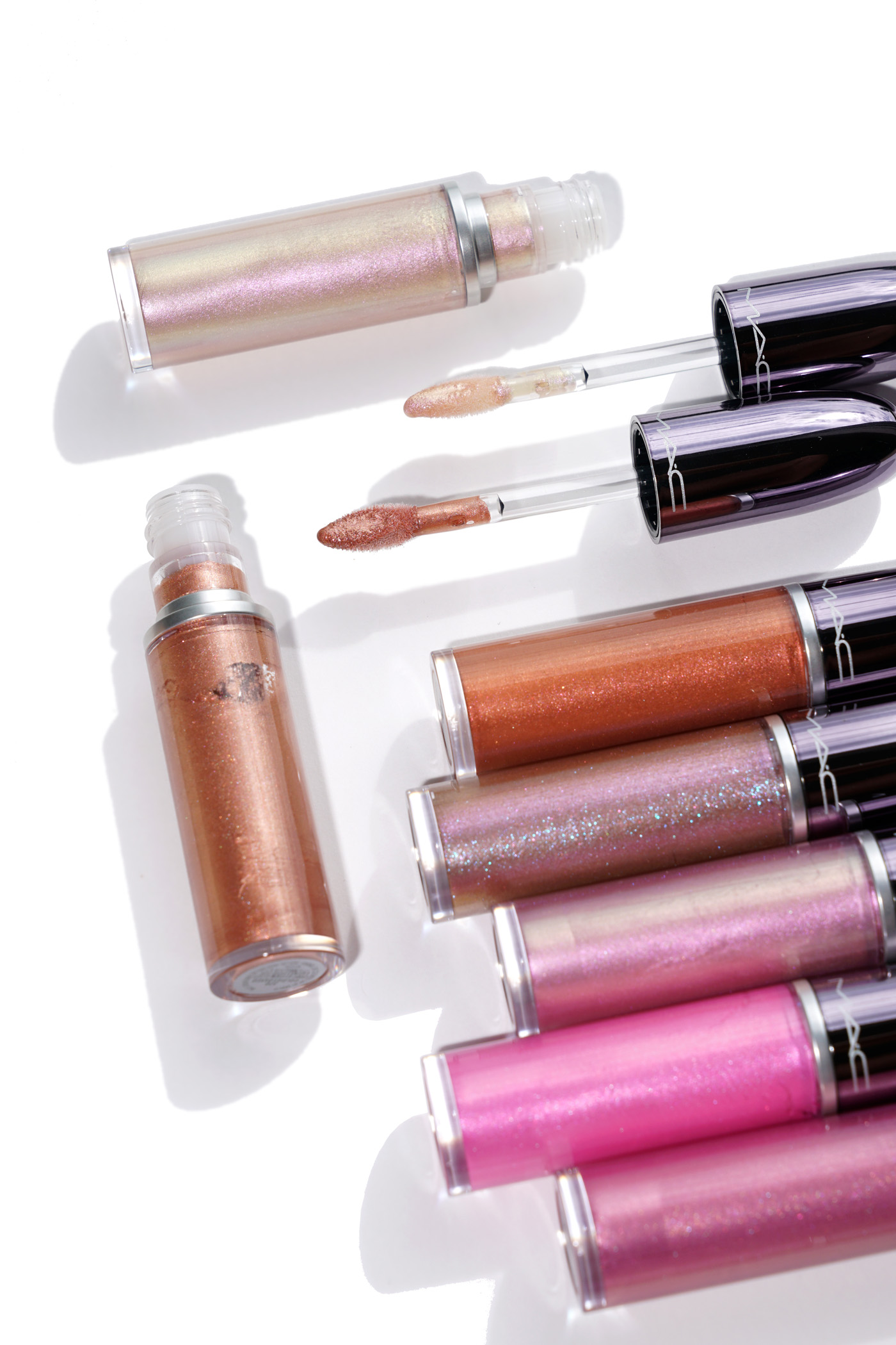 Rouge à lèvres liquide brillant MAC Grand Illusion - Supreme Beam | Le livre de beauté