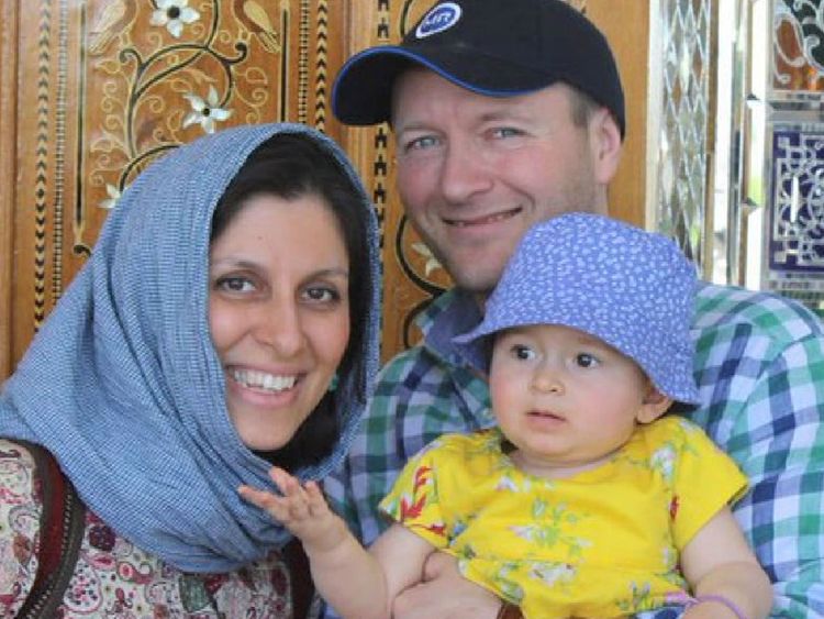 Nazanin Zaghari-Ratcliffe, son mari Richard Ratcliffe et leur enfant.