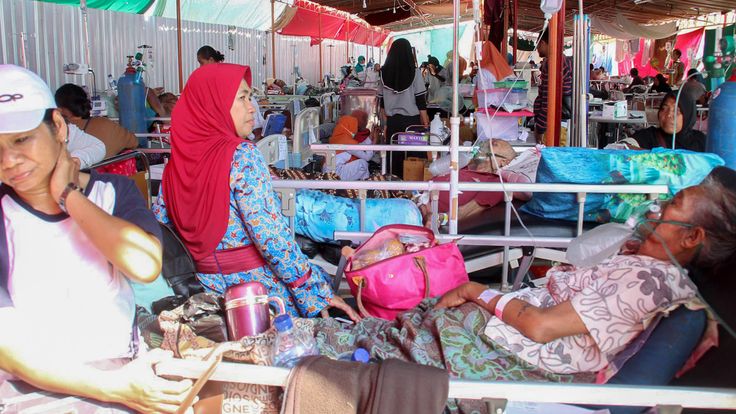 Les victimes du tremblement de terre du 19 août sont soignées à l'hôpital de Mataram, sur l'île de Lombok
