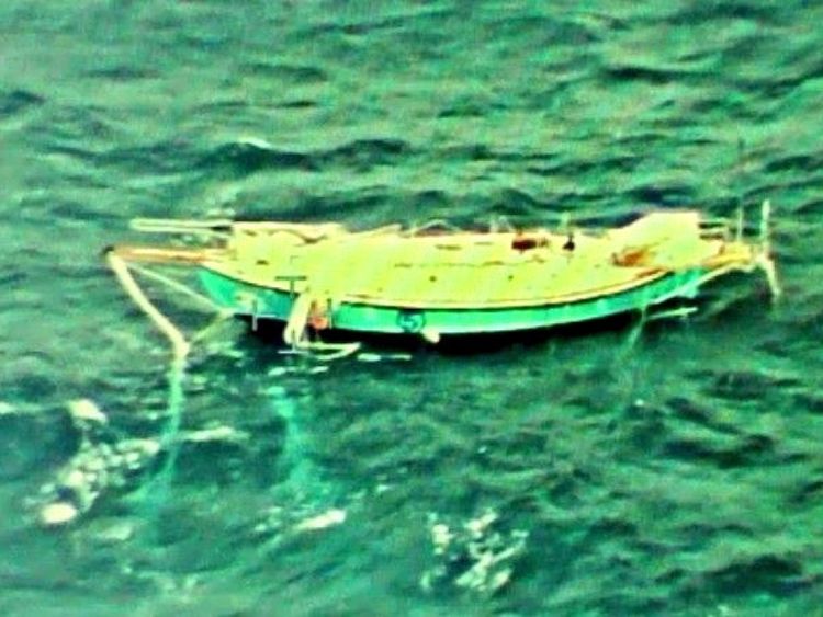 Le yacht chaviré Thuriya du solitaire Abhilash Tomy