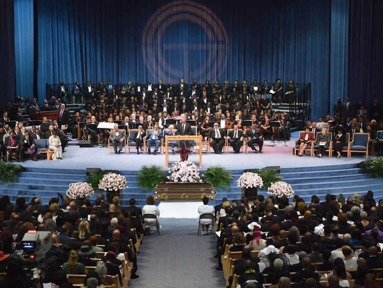 Les personnes en deuil assistent aux funérailles d'Aretha Franklin à Greater Grace Temple le 31 août 2018 à Detroit, au Michigan. (Photo par Angela Weiss / AFP) (Crédit photo: ANGELA WEISS / AFP / Getty Images)