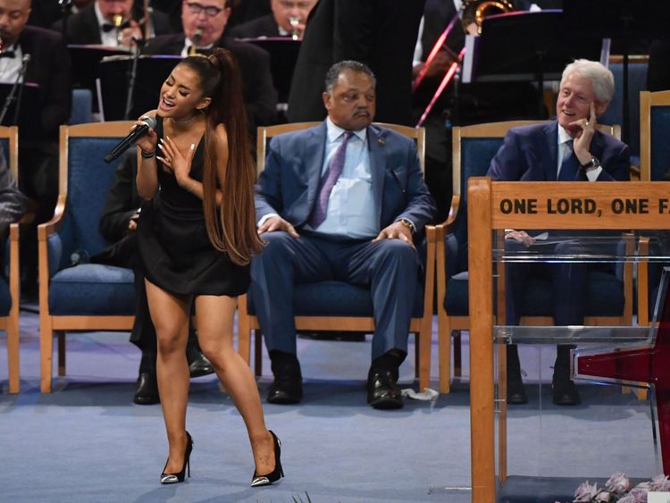 Ariana Grande a chanté Natural Woman en hommage à Aretha Franklin