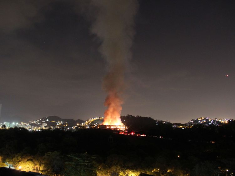 Le feu pouvait être vu de loin
