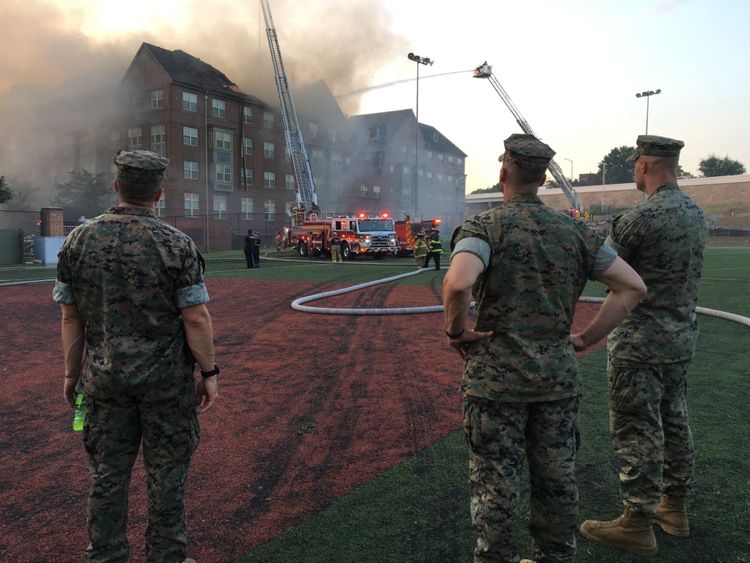 Les marines ont été enrôlés dans l'aide aux efforts de feu