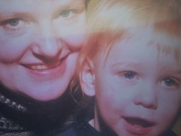 Charles McLaughlin avec sa mère. Pic: GoFundMe / Jennifer Cross