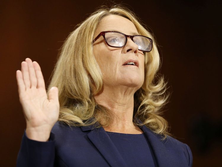 Professeur Christine Blasey Ford est assermentée pour témoigner devant une audience de confirmation du Comité judiciaire du Sénat pour Kavanaugh