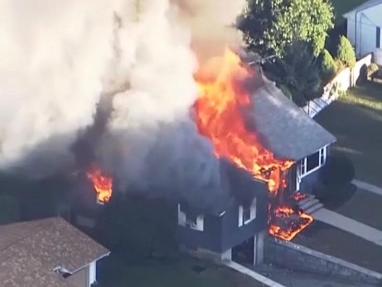 Les incendies ont déclenché la panique, certains se demandant si leurs maisons seraient les prochaines.