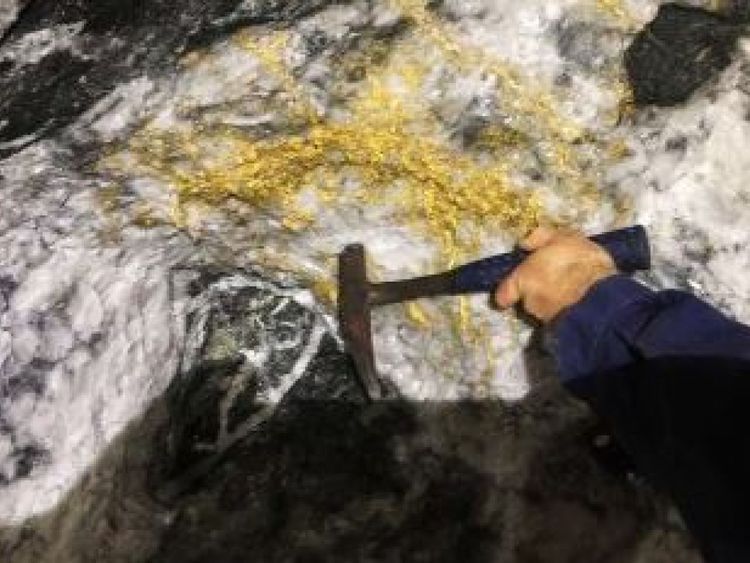 Traces d'or trouvées dans la mine