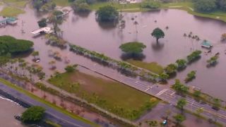 Vue aérienne des inondations à Hawaii "srcset =" https://e3.365dm.com/18/08/320x180/skynews-hawaii-floods-aerials_4401716.jpg?20180826131740 320w, https://e3.365dm.com/18 /08/640x380/skynews-hawaii-floods-aerials_4401716.jpg?20180826131740 640w, https://e3.365dm.com/18/08/736x414/skynews-hawaii-floods-aerials_4401716.jpg?20180826131740 736w, https: / /e3.365dm.com/18/08/992x558/skynews-hawaii-floods-aerials_4401716.jpg?20180826131740 992w, https://e3.365dm.com/18/08/1096x616/skynews-hawaii-floods-aerials_4401716. jpg? 20180826131740 1096w, https://e3.365dm.com/18/08/1600x900/skynews-hawaii-floods-aerials_4401716.jpg?20180826131740 1600w, https://e3.365dm.com/18/08/1920x1080/ skynews-hawaii-floods-aerials_4401716.jpg? 20180826131740 1920w, https://e3.365dm.com/18/08/2048x1152/skynews-hawaii-floods-aerials_4401716.jpg?20180826131740 2048w "tailles =" (min-width: 900px) 992px, 100vw