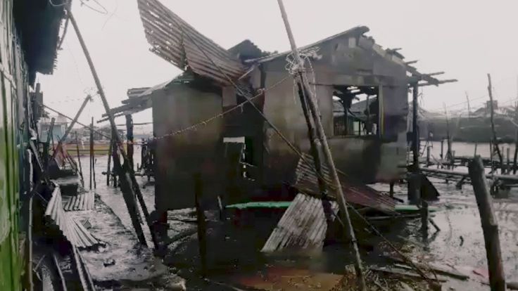 Une maison endommagée dans la province de Pangasinan