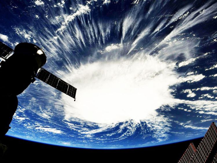 Une photo prise de la Station spatiale internationale par l'astronaute Ricky Arnold montre l'ouragan Florence au-dessus de l'océan Atlantique au petit matin du 6 septembre 2018. Photo prise le 6 septembre 2018. Avec l'aimable autorisation de astro_ricky / NASA Une image a été fournie par un tiers. CRÉDIT OBLIGATOIRE. - RC153158FA10