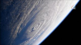 Des images dramatiques de l'ouragan Florence vues de l'espace "srcset =" https://e3.365dm.com/18/09/320x180/skynews-hurricane-florence_4419690.jpg?20180913160443 320w, https://e3.365dm.com/ 18/09 / 640x380 / skynews-hurricane-florence_4419690.jpg? 20180913160443 640w, https://e3.365dm.com/18/09/736x414/skynews-hurricane-florence_4419690.jpg?20180913160443 736w, https: // e3. 365dm.com/18/09/992x558/skynews-hurricane-florence_4419690.jpg?20180913160443 992w, https://e3.365dm.com/18/09/1096x616/skynews-hurricane-florence_4419690.jpg?20180913160443 1096w, https: //e3.365dm.com/18/09/1600x900/skynews-hurricane-florence_4419690.jpg?20180913160443 1600w, https://e3.365dm.com/18/09/1920x1080/skynews-hurricane-florence_4419690.jpg?20180913160443 1920w, https://e3.365dm.com/18/09/2048x1152/skynews-hurricane-florence_4419690.jpg?20180913160443 2048w "size =" (min-width: 900px) 992px, 100vw