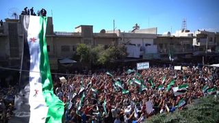 Manifestations dans les rues d'Idlib, en Syrie "srcset =" https://e3.365dm.com/18/09/320x180/skynews-idlib-syria-protest_4421461.jpg?20180915105118 320w, https://e3.365dm.com /18/09/640x380/skynews-idlib-syria-protest_4421461.jpg?20180915105118 640w, https://e3.365dm.com/18/09/736x414/skynews-idlib-syria-protest_4421461.jpg?20180915105118 736w, https : //e3.365dm.com/18/09/992x558/skynews-idlib-syria-protest_4421461.jpg? 20180915105118 992w, https://e3.365dm.com/18/09/1096x616/skynews-idlib-syria- protest_4421461.jpg? 20180915105118 1096w, https://e3.365dm.com/18/09/1600x900/skynews-idlib-syria-protest_4421461.jpg?20180915105118 1600w, https://e3.365dm.com/18/09/ 1920x1080 / skynews-idlib-syria-protest_4421461.jpg? 20180915105118 1920w, https://e3.365dm.com/18/09/2048x1152/skynews-idlib-syria-protest_4421461.jpg?20180915105118 2048w "tailles =" (min. largeur: 900px) 992px, 100vw