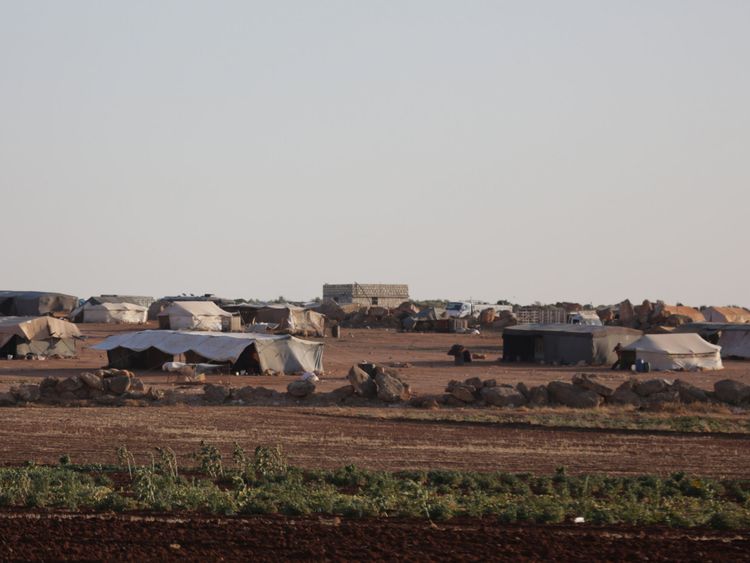 Une vue de tentes dans un camp de réfugiés pour les Syriens déplacés à l'intérieur de la province d'Idlib