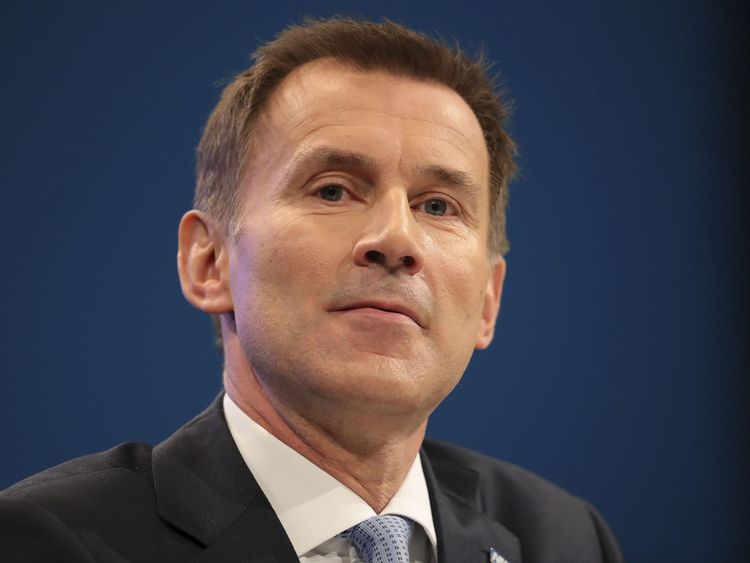Le secrétaire à la Santé, Jeremy Hunt, prononcera son discours le troisième jour de la conférence annuelle du Parti conservateur au Manchester Central Convention Center à Manchester le 3 octobre 2017 à Manchester, en Angleterre. Le secrétaire aux Affaires étrangères, Boris Johnson, doit prononcer son discours d’ouverture dans le courant de la journée, alors que les spéculations sur un problème de leadership sont nombreuses.