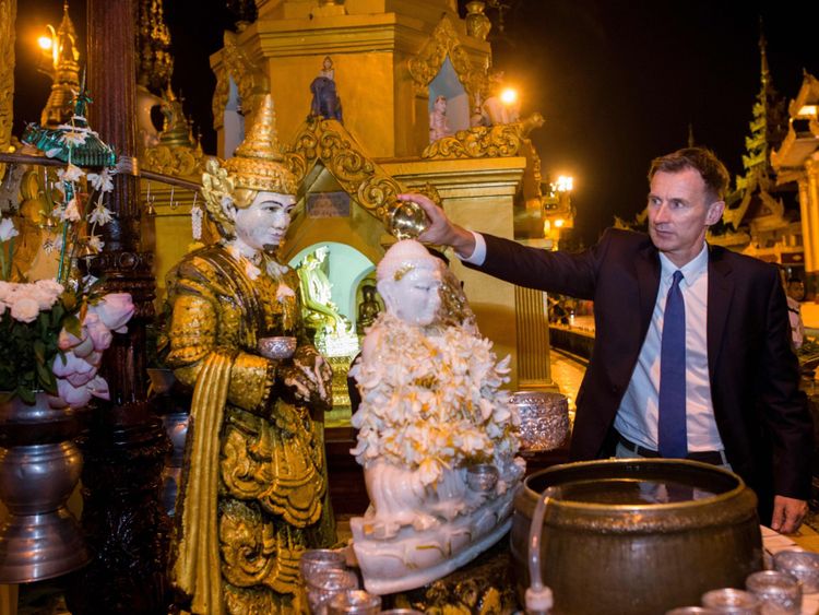 M. Hunt a visité la pagode Shwedagon lors de son voyage