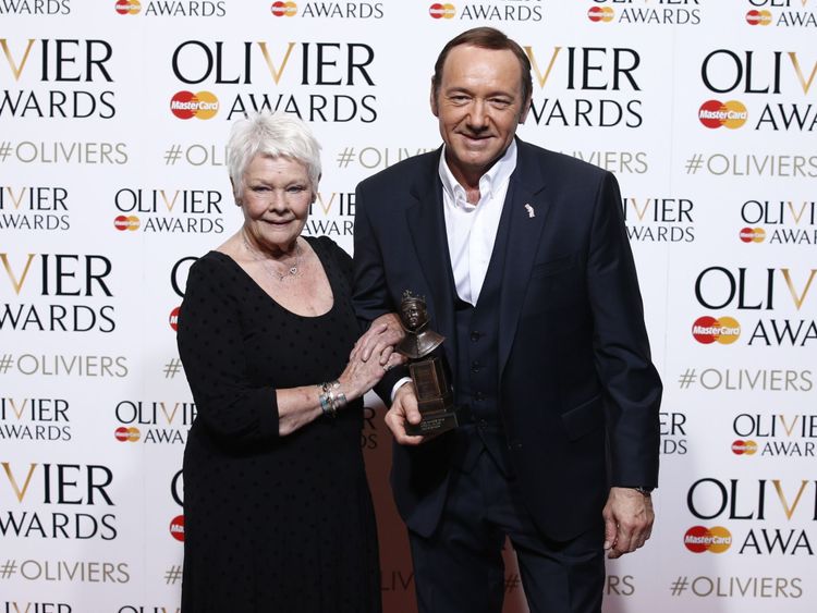 Judi Dench et Kevin Spacey au Royal Opera House dans le centre de Londres le 12 avril 2015