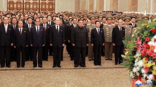 Le leader nord-coréen Kim Jong Un visite le palais du soleil de Kumsusan lors du 70e anniversaire de la fondation nord-coréenne, à Pyongyang, en Corée du Nord, dans cette photo non datée publiée le 9 septembre 2018 "srcset =" https: // e3.365dm.com/18/09/320x180/skynews-kim-jong-un-north-korea_4415647.jpg?20180909052915 320w, https://e3.365dm.com/18/09/640x380/skynews-kim-jong -un-north-korea_4415647.jpg? 20180909052915 640w, https://e3.365dm.com/18/09/736x414/skynews-kim-jong-un-north-korea_4415647.jpg?20180909052915 736w, https: // e3 .365dm.com / 18/09 / 992x558 / skynews-kim-jong-un-north-korea_4415647.jpg? 20180909052915 992w, https://e3.365dm.com/18/09/1096x616/skynews-kim-jong- un-north-korea_4415647.jpg? 20180909052915 1096w, https://e3.365dm.com/18/09/1600x900/skynews-kim-jong-un-north-korea_4415647.jpg?20180909052915 1600w, https: // e3. 365dm.com/18/09/1920x1080/skynews-kim-jong-un-north-korea_4415647.jpg?20180909052915 1920w, https://e3.365dm.com/18/09/2048x1152/skynews-kim-jong-un -north-kor ea_4415647.jpg? 20180909052915 2048w "tailles =" (min-width: 900px) 992px, 100vw