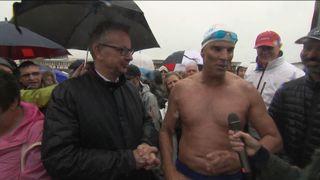 Le secrétaire à l'environnement cherchera des réponses auprès de ses homologues français sur les scènes de la côte normande. "Srcset =" https://e3.365dm.com/18/08/320x180/skynews-lewis-pugh-michael-gove_4404731.jpg ? 20180829145431 320w, https://e3.365dm.com/18/08/640x380/skynews-lewis-pugh-michael-gove_4404731.jpg?20180829145431 640w, https://e3.365dm.com/18/08/736x414 /skynews-lewis-pugh-michael-gove_4404731.jpg?20180829145431 736w, https://e3.365dm.com/18/08/992x558/skynews-lewis-pugh-michael-gove_4404731.jpg?20180829145431 992w, https: / /e3.365dm.com/18/08/1096x616/skynews-lewis-pugh-michael-gove_4404731.jpg?20180829145431 1096w, https://e3.365dm.com/18/08/1600x900/skynews-lewis-pugh- michael-gove_4404731.jpg? 20180829145431 1600w, https://e3.365dm.com/18/08/1920x1080/skynews-lewis-pugh-michael-gove_4404731.jpg?20180829145431 1920w, https://e3.365dm.com/ 18/08 / 2048x1152 / skynews-lewis-pugh-michael-gove_4404731.jpg? 20180829145431 2048w "tailles =" (min-width: 900px) 992px, 100vw