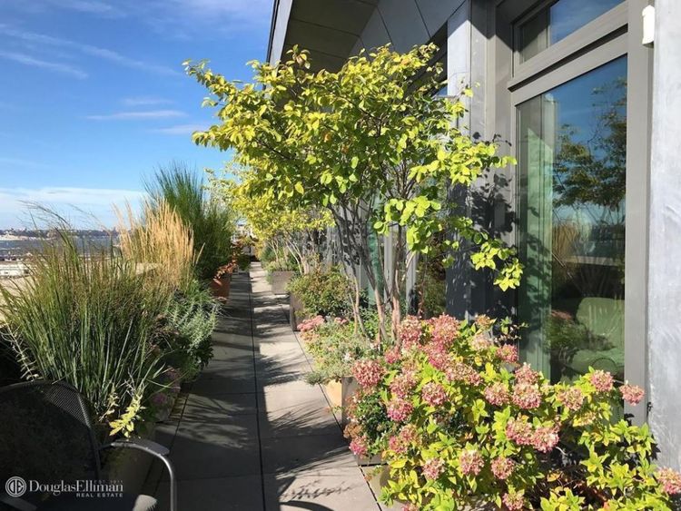 Meryl Streep répertorie le manoir de New York https://www.elliman.com/