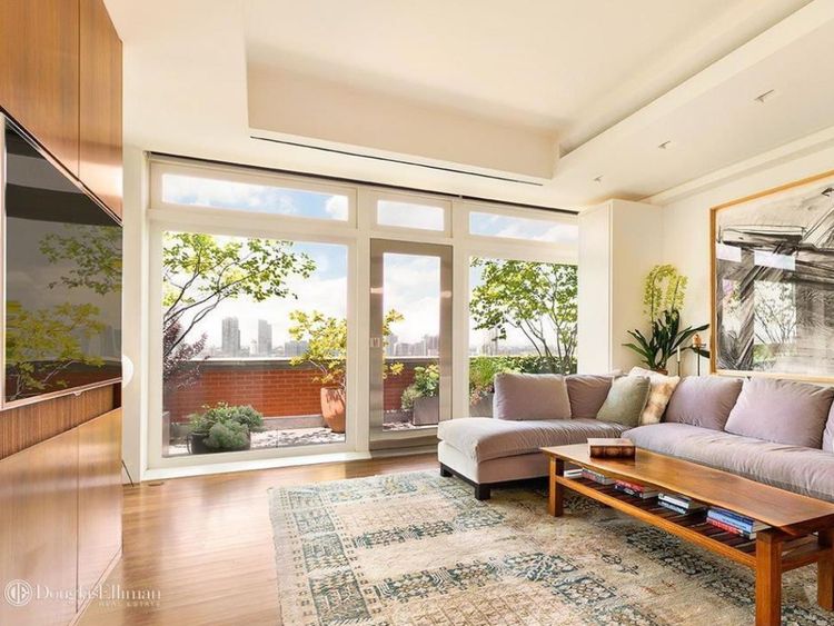 Meryl Streep répertorie le manoir de New York https://www.elliman.com/
