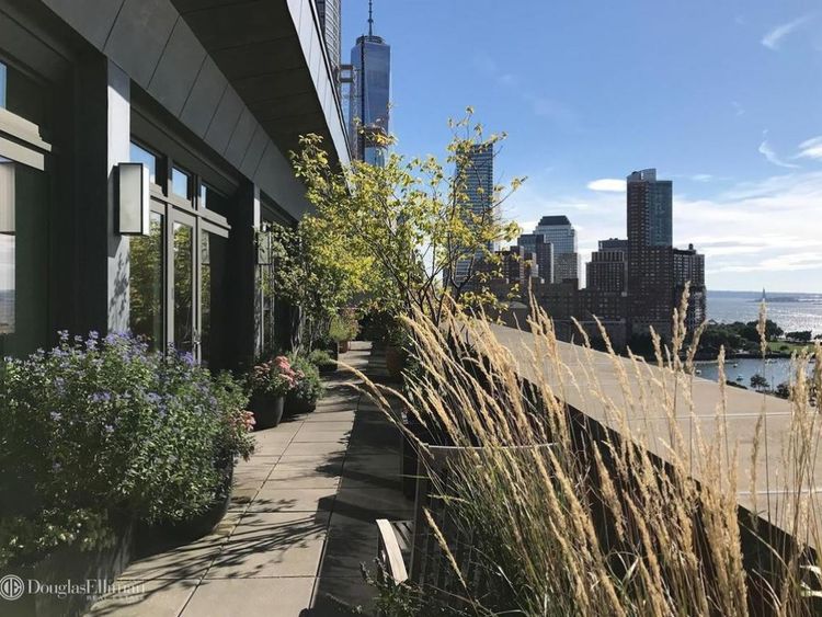 Meryl Streep répertorie le manoir de New York https://www.elliman.com/