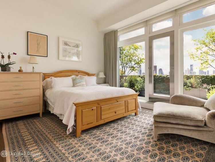 Meryl Streep répertorie le manoir de New York https://www.elliman.com/
