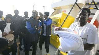 Samedi 26 mai, un petit garçon nommé Miracle est né à bord d’un navire humanitaire. La tempête des migrants risquant de traverser la mer depuis la Libye vers l’Italie augmente avec le temps. "Srcset =" .com / 18/05 / 320x180 / skynews-migrants-bébé-miracle_4322015.jpg? 20180527144047 320w, https://e3.365dm.com/18/05/640x380/skynews-migrants-baby-miracle_4322015.jpg?20180527144047 640w , https://e3.365dm.com/18/05/736x414/skynews-migrants-baby-miracle_4322015.jpg?20180527144047 736w, https://e3.365dm.com/18/05/992x558/skynews-migrants- baby-miracle_4322015.jpg? 20180527144047 992w, https://e3.365dm.com/18/05/1096x616/skynews-migrants-baby-miracle_4322015.jpg?20180527144047 1096w, https://e3.365dm.com/18/ 05 / 1600x900 / skynews-migrants-baby-miracle_4322015.jpg? 20180527144047 1600w, https://e3.365dm.com/18/05/1920x1080/skynews-migrants-baby-miracle_4322015.jpg?20180527144047 1920w, https: // e3.365dm.com/18/05/2048x1152/skynews-migrants-baby-miracle_4322015.jpg?20180527144 047 2048w "tailles =" (min-width: 900px) 992px, 100vw