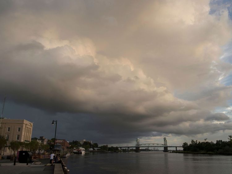 L'ouragan Florence se referme et de gros nuages ​​se rassemblent au-dessus de la Caroline du Nord